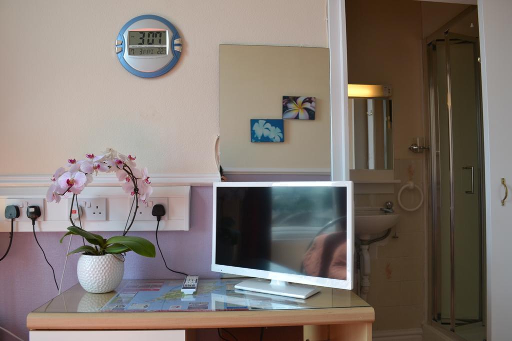 דגלאס Adelphi Guest House חדר תמונה