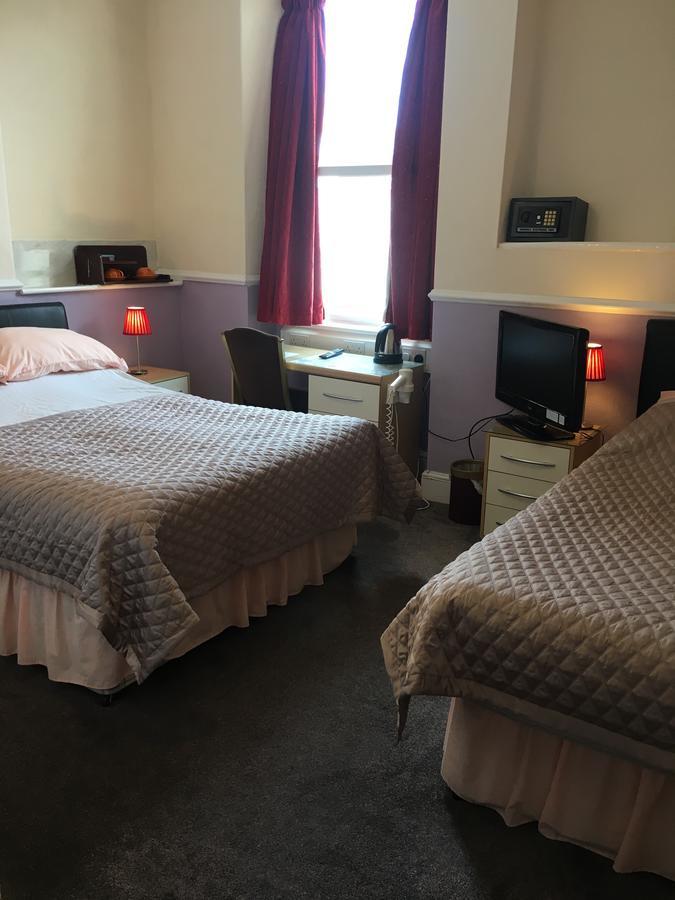 דגלאס Adelphi Guest House מראה חיצוני תמונה