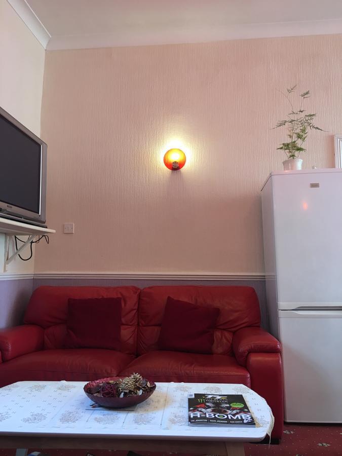 דגלאס Adelphi Guest House מראה חיצוני תמונה